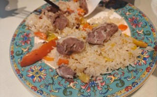 三亚弓月大酒店的新疆菜有何特色？