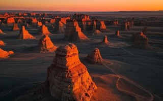 新疆魔鬼城是何种特殊地貌？