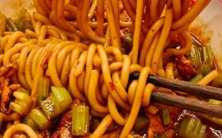 新疆炒米粉为何让人吸溜不停？