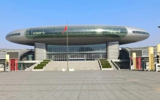 新疆国际会展中心广场有何特色与用途？