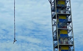 新疆哪里可以体验蹦极？