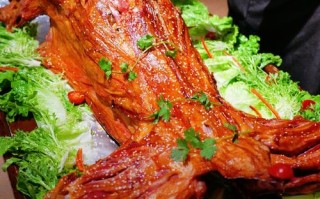 正宗新疆烤全羊怎么做？