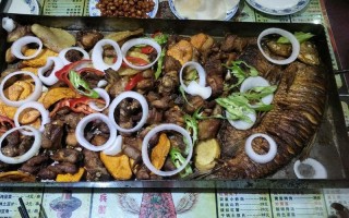 新疆海陆空烧烤做法有何独特之处？