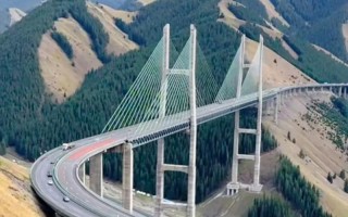 新疆果子沟大桥有何重要作用？