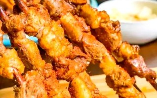 新疆红柳枝烤羊肉有何独特魅力？