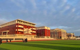 新疆乌鲁木齐地质中学有何特色？