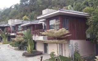 福建泳池环绕别墅酒店，泳池如何环绕别墅设计？