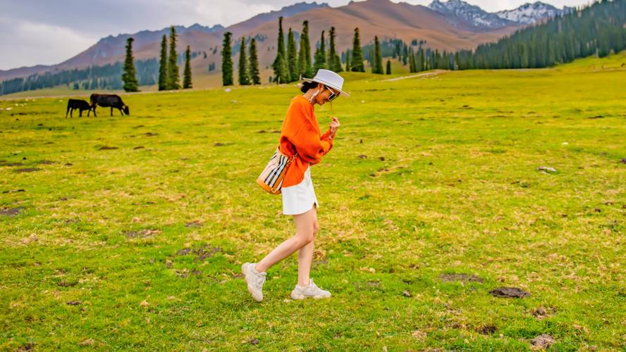 7月伊犁旅行，带什么衣服合适？-第1张图片-花冠旅游服务