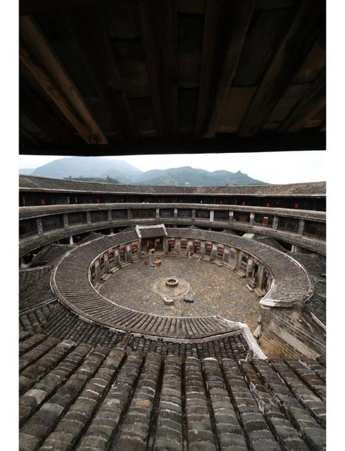 福建圆楼与土楼有何不同？-第1张图片-花冠旅游服务