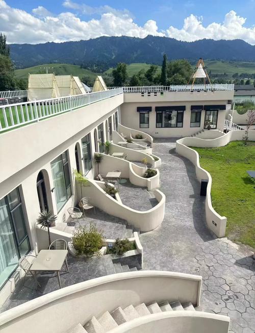 新疆那拉提国际青旅有何特色？-第1张图片-花冠旅游服务