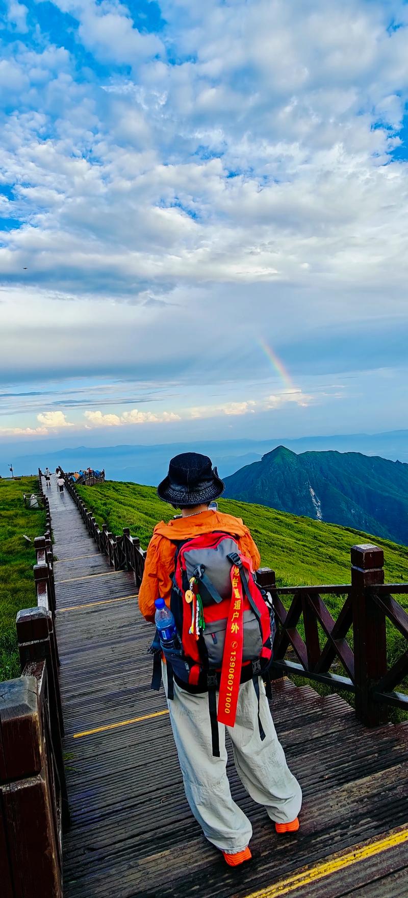 武功山金顶海拔具体多少米？-第1张图片-花冠旅游服务