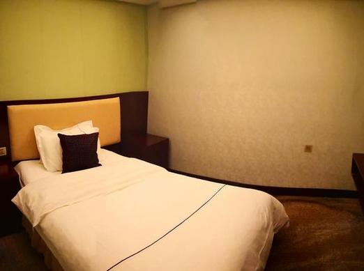 新疆库尔勒梨城花园酒店有何特色？-第1张图片-花冠旅游服务