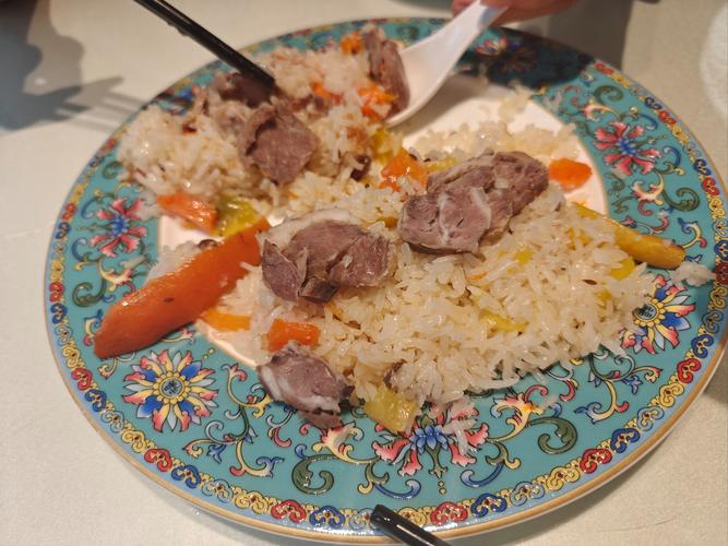 三亚弓月大酒店的新疆菜有何特色？-第1张图片-花冠旅游服务