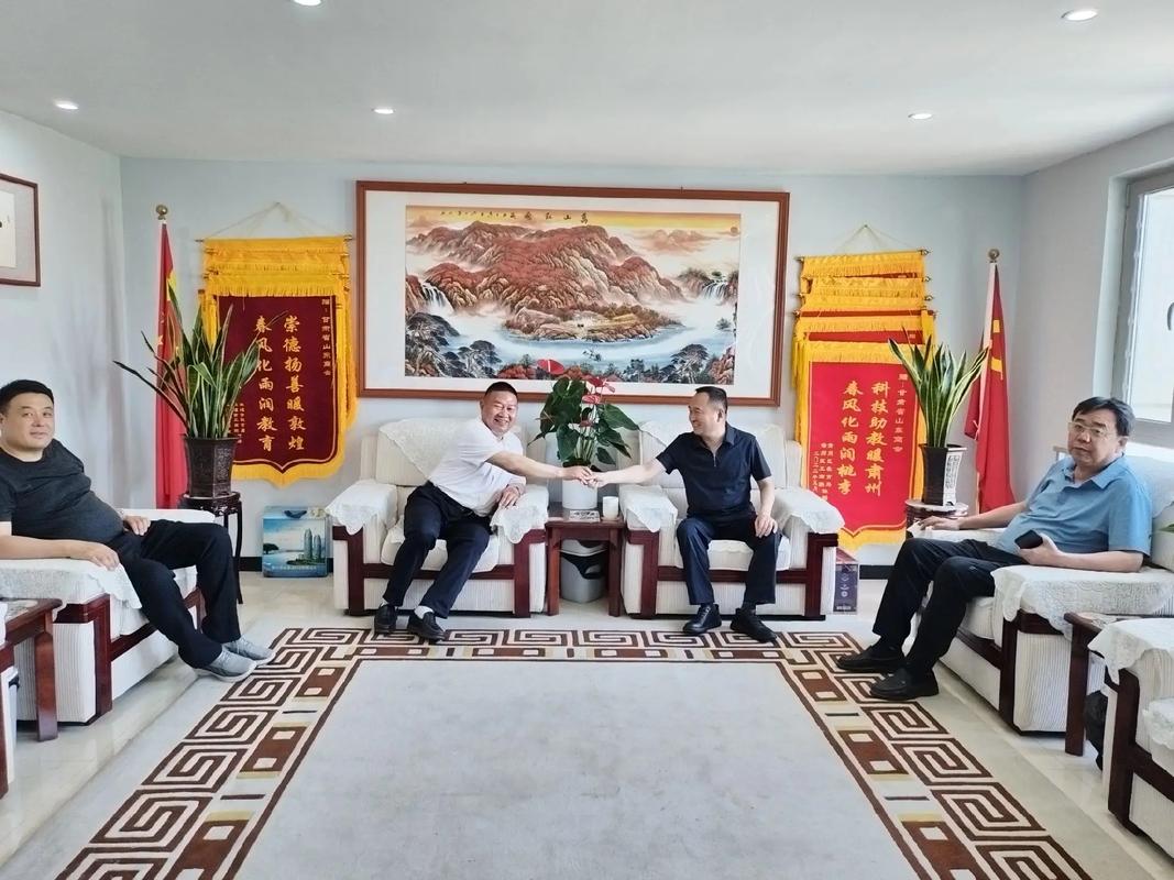 新疆自治区驻京办主任有何职责与作用？-第2张图片-花冠旅游服务