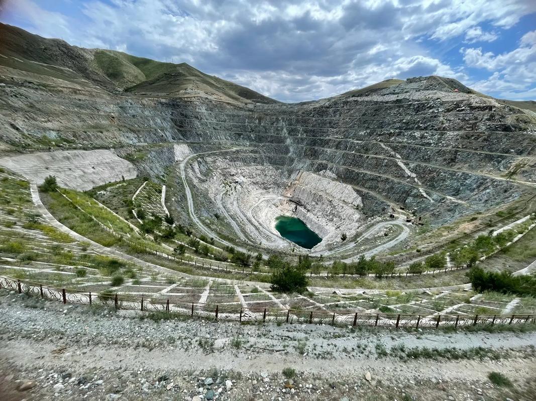 新疆可可托海3号矿坑有多神秘传奇？-第1张图片-花冠旅游服务
