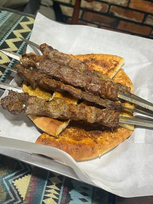 上海新疆烤羊肉串，有何独特魅力？-第1张图片-花冠旅游服务