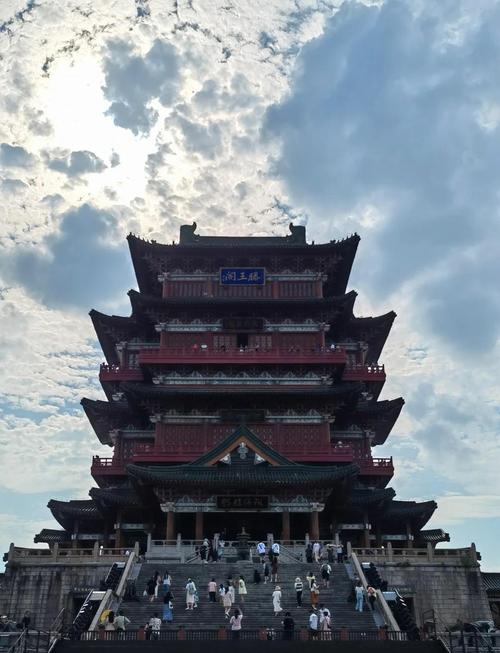 南昌有哪些必游景点?-第2张图片-花冠旅游服务 南昌有哪些必游景点?-第2张图片-花冠旅游服务