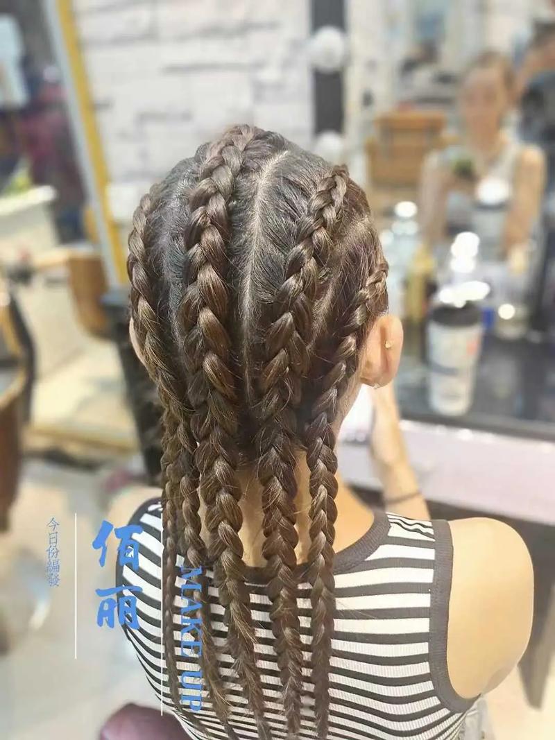 新疆小辫子怎么扎?步骤详解-第1张图片-花冠旅游服务 新疆小辫子怎么扎?步骤详解-第1张图片-花冠旅游服务