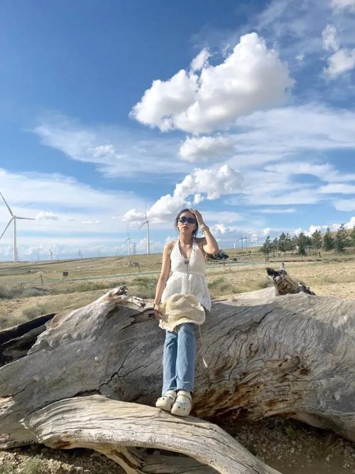 8月新疆旅行穿搭指南是什么？-第2张图片-花冠旅游服务