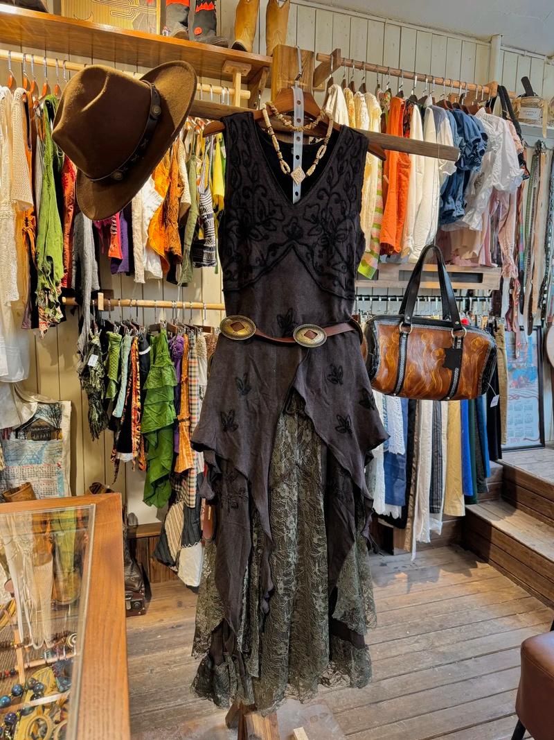 8月新疆旅行穿搭指南是什么？-第1张图片-花冠旅游服务