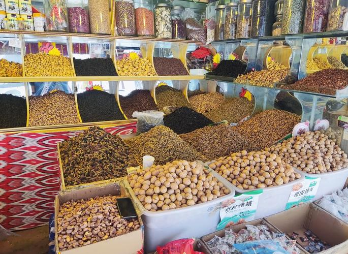 喀什干果批发市场有何特色与价格优势？-第1张图片-花冠旅游服务