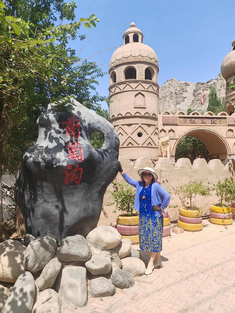 新疆葡萄沟有何独特魅力与故事？-第2张图片-花冠旅游服务