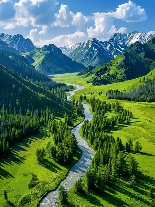 新疆有哪些值得一游的风景名胜区?-第3张图片-花冠旅游服务 新疆有哪些值得一游的风景名胜区?-第3张图片-花冠旅游服务