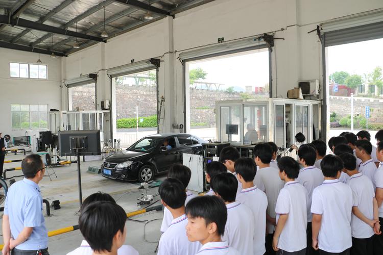 新疆汽修职业技术学校如何培养汽修人才？-第3张图片-花冠旅游服务