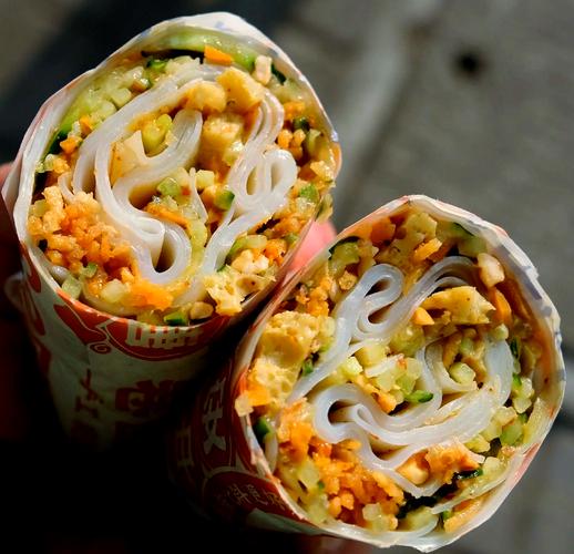 新疆乌鲁木齐小四面皮是什么特色美食?-第1张图片-花冠旅游服务 新疆乌鲁木齐小四面皮是什么特色美食?-第1张图片-花冠旅游服务