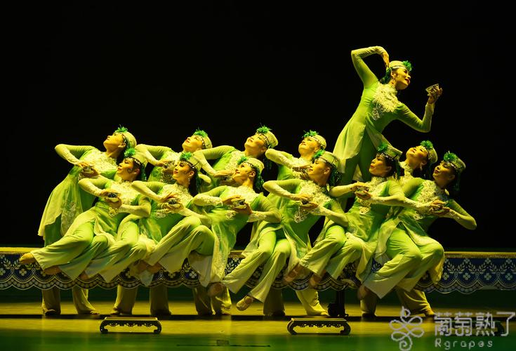 新疆葡萄好吃舞蹈为何这么吸引人？-第1张图片-花冠旅游服务