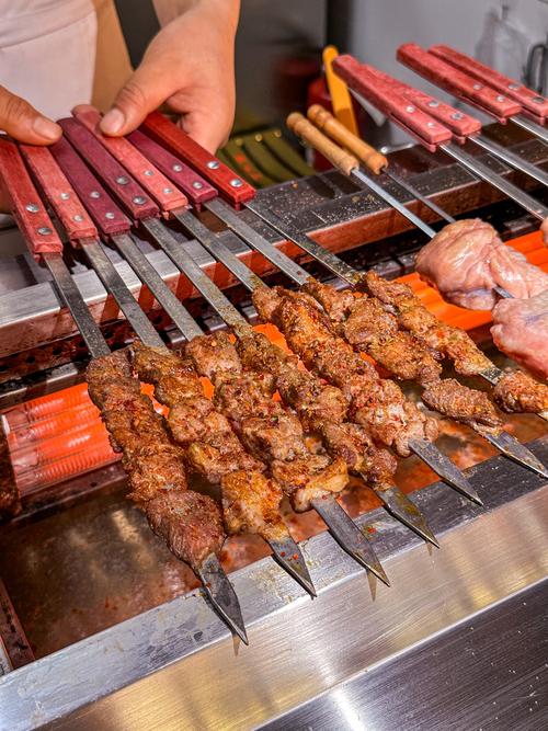 新疆烤肉为何能成舌尖上的中国招牌？-第1张图片-花冠旅游服务