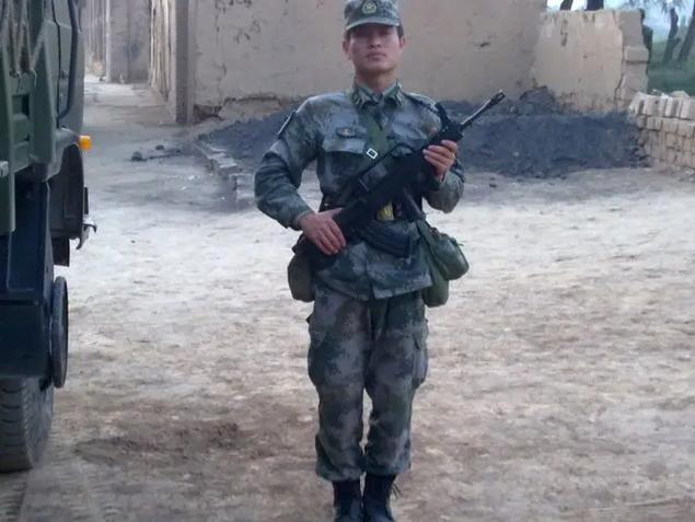 新疆库尔勒迎宾路武警守护什么？-第1张图片-花冠旅游服务