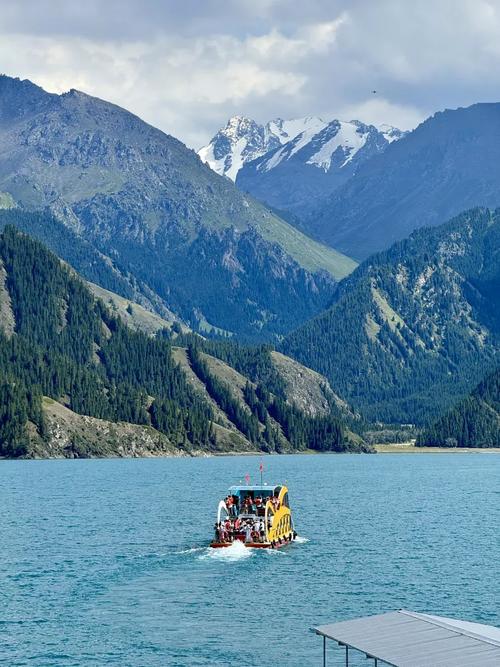 新疆天池有哪些必玩景点和特色体验？-第2张图片-花冠旅游服务