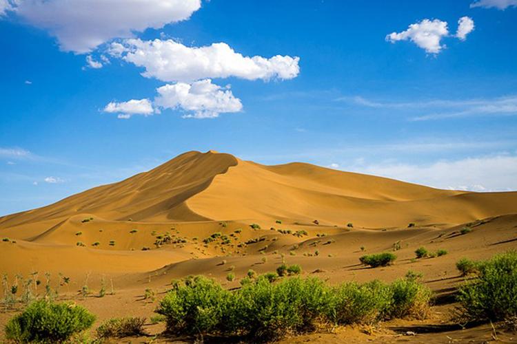 新疆库木塔格沙漠有何独特风光？-第3张图片-花冠旅游服务