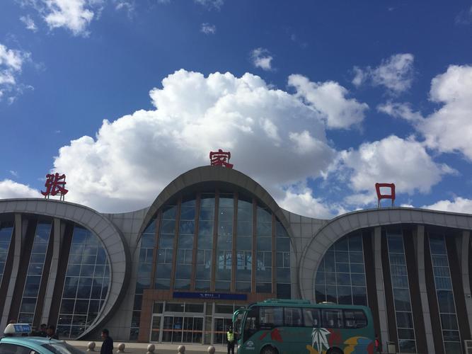 新疆图木舒克火车站有何特别之处？-第1张图片-花冠旅游服务