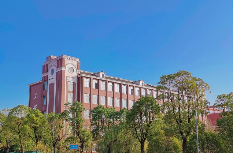 江西南昌女子职业学校有何特色或优势?-第2张图片-花冠旅游服务 江西南昌女子职业学校有何特色或优势?-第2张图片-花冠旅游服务