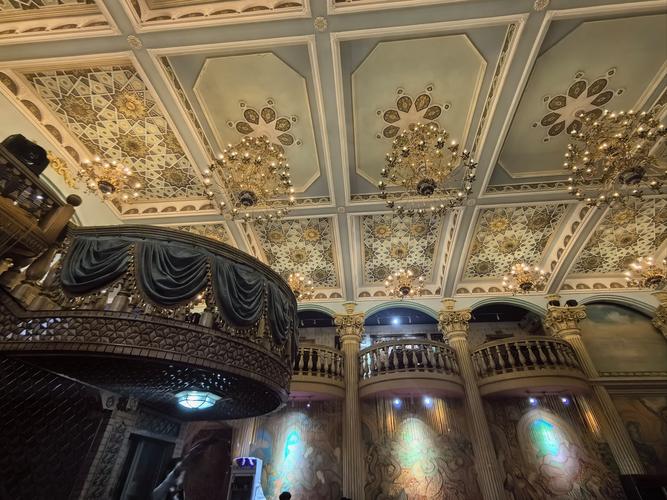 乌鲁木齐特色饭店有哪些招牌美食?-第1张图片-花冠旅游服务 乌鲁木齐特色饭店有哪些招牌美食?-第1张图片-花冠旅游服务