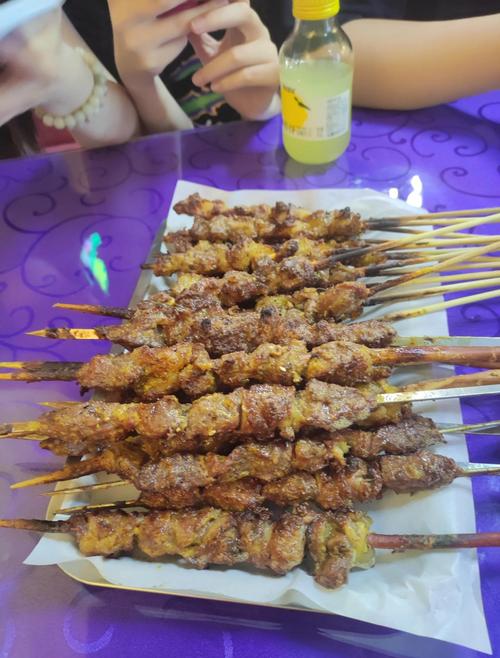 新疆三桥第一烤肉王凭啥称第一？-第2张图片-花冠旅游服务