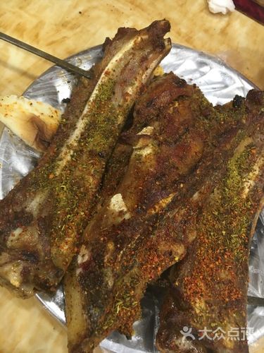 新疆三桥第一烤肉王凭啥称第一?-第3张图片-花冠旅游服务 新疆三桥第一烤肉王凭啥称第一?-第3张图片-花冠旅游服务