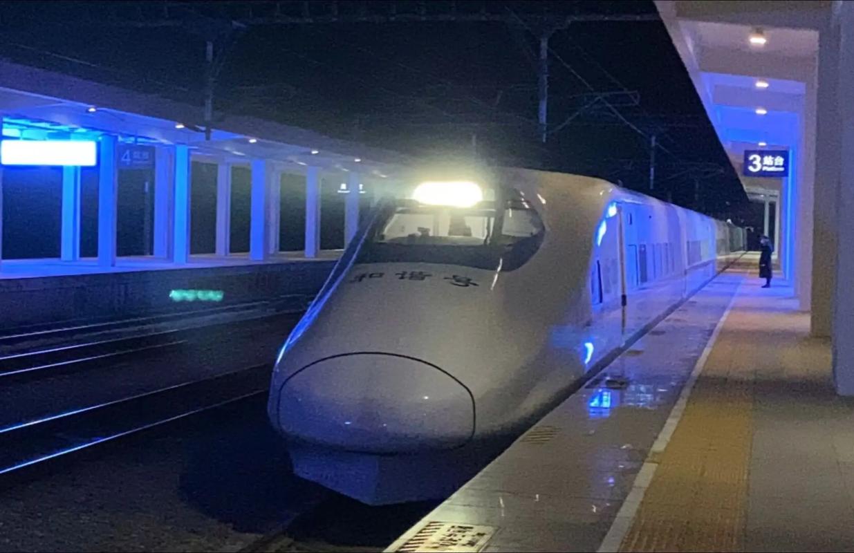 成都到福建晚上有动车吗？-第1张图片-花冠旅游服务