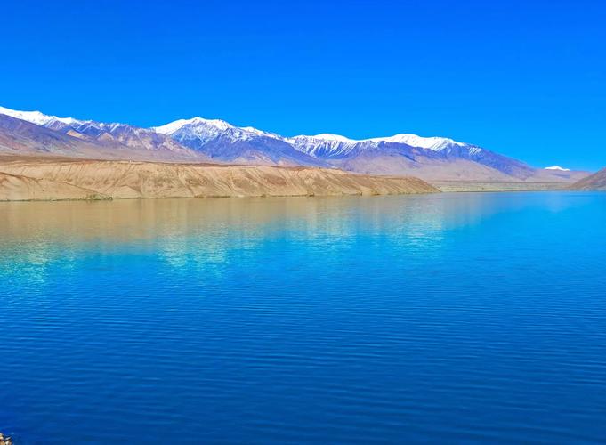 新疆最大淡水湖是哪个湖？-第1张图片-花冠旅游服务