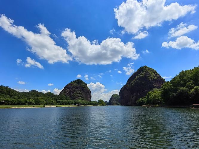 江西龙虎山国际大酒店有何特色？-第1张图片-花冠旅游服务