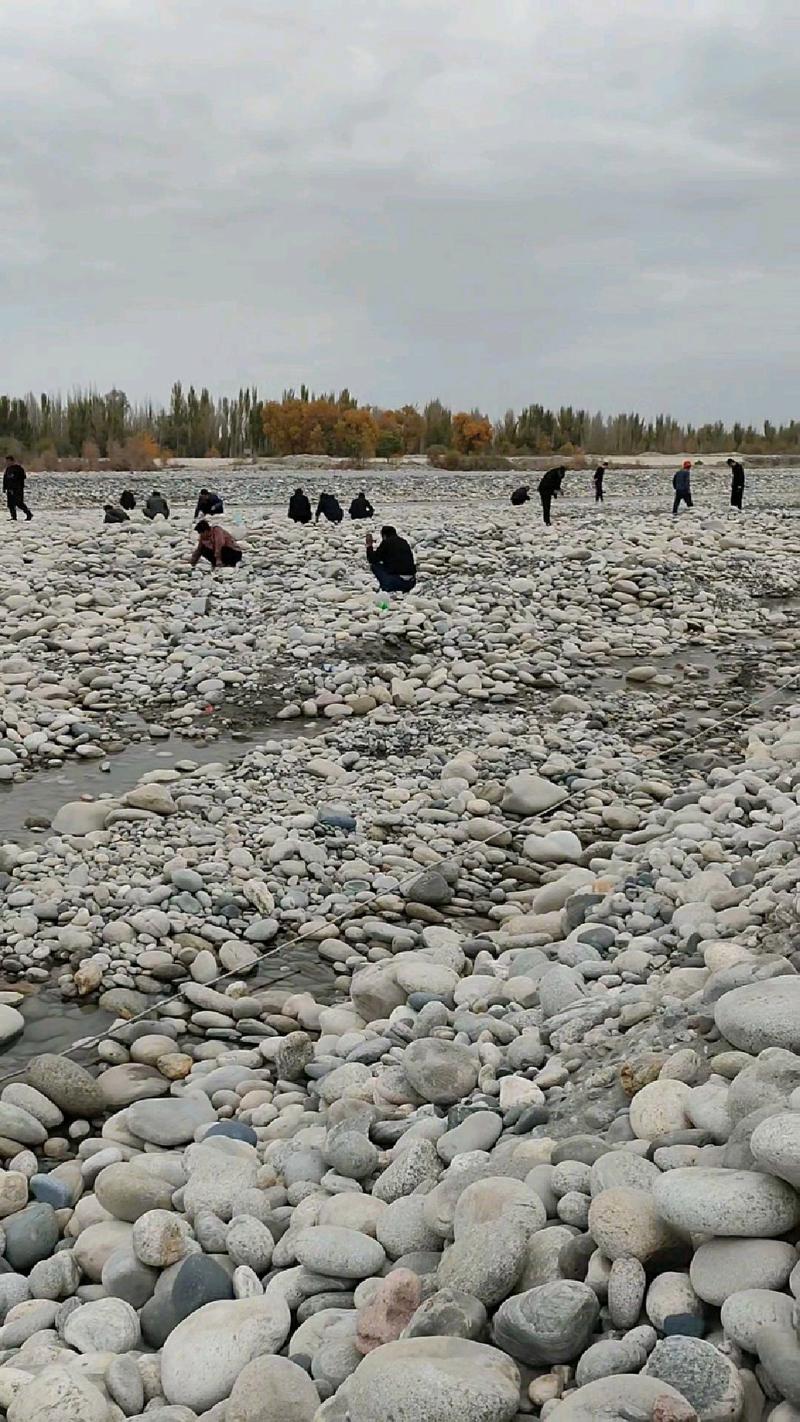 和田玉龙喀什河，玉料从何而来？-第2张图片-花冠旅游服务