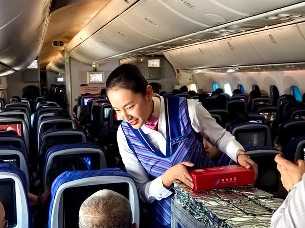 南航新疆分公司客舱部有何特色或亮点？-第3张图片-花冠旅游服务