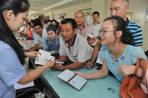 新疆异地办护照需哪些材料？-第3张图片-花冠旅游服务