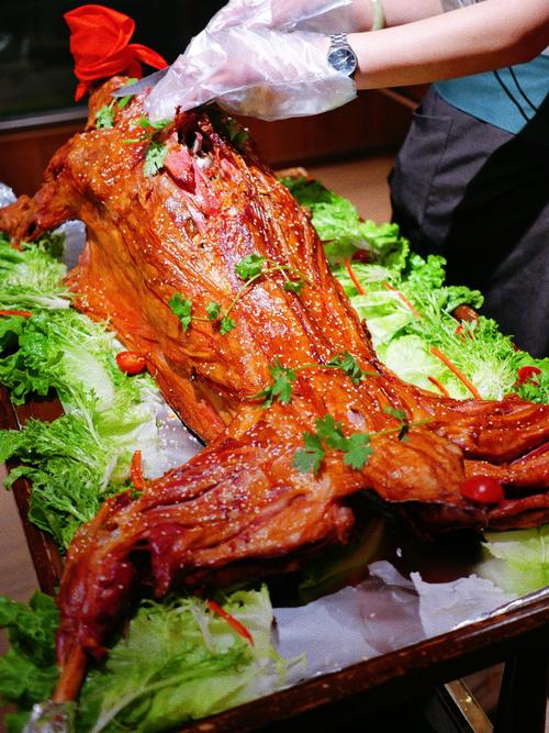 正宗新疆烤全羊怎么做？-第1张图片-花冠旅游服务