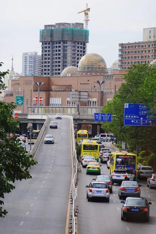 新疆乌鲁木齐南湖北路有何特色或故事？-第1张图片-花冠旅游服务