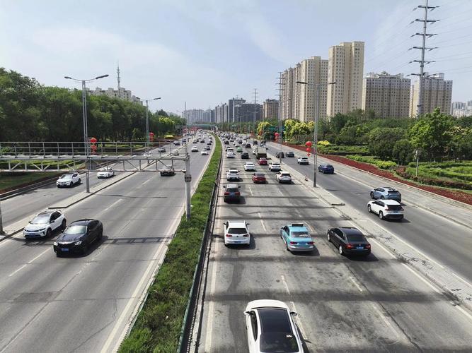 新疆乌鲁木齐南湖北路有何特色或故事？-第3张图片-花冠旅游服务