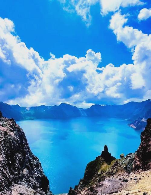 新疆天池与长白山天池，究竟有何不同？-第2张图片-花冠旅游服务