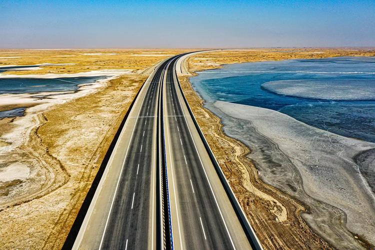 2025新疆高速公路将如何改变出行格局？-第3张图片-花冠旅游服务